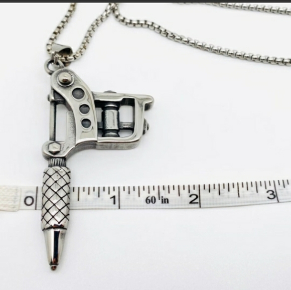 Tattoos gun pendant necklace - Picture 4 of 5